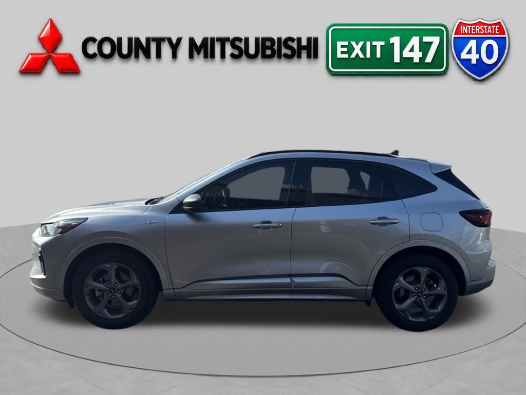 Used 2023 Ford Escape ST-Line w/ Tech Pack #1 FWD image 3