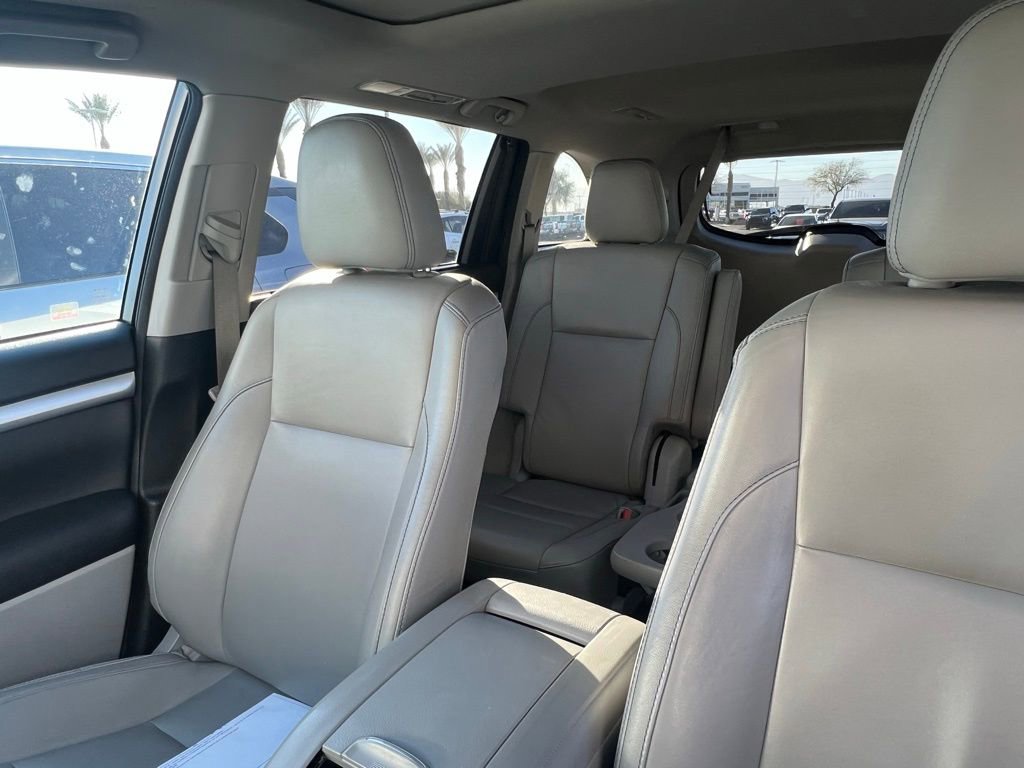 Used 2018 Toyota Highlander XLE image 7