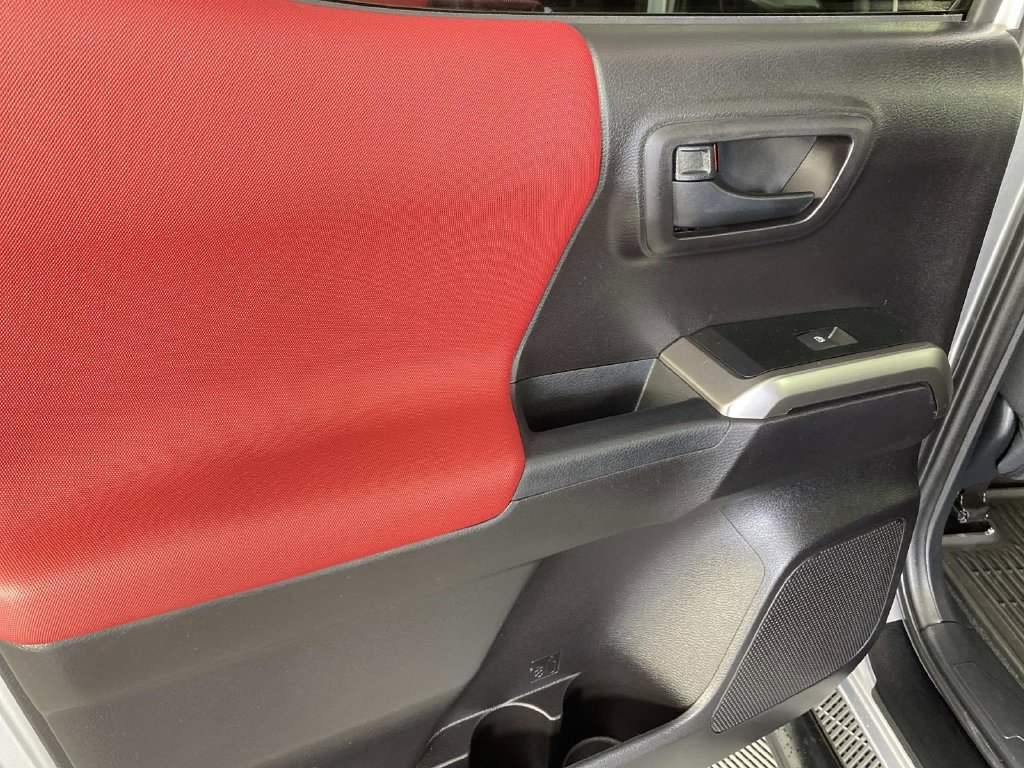 Used 2021 Toyota Tacoma SR5 AWD/4WD image 26