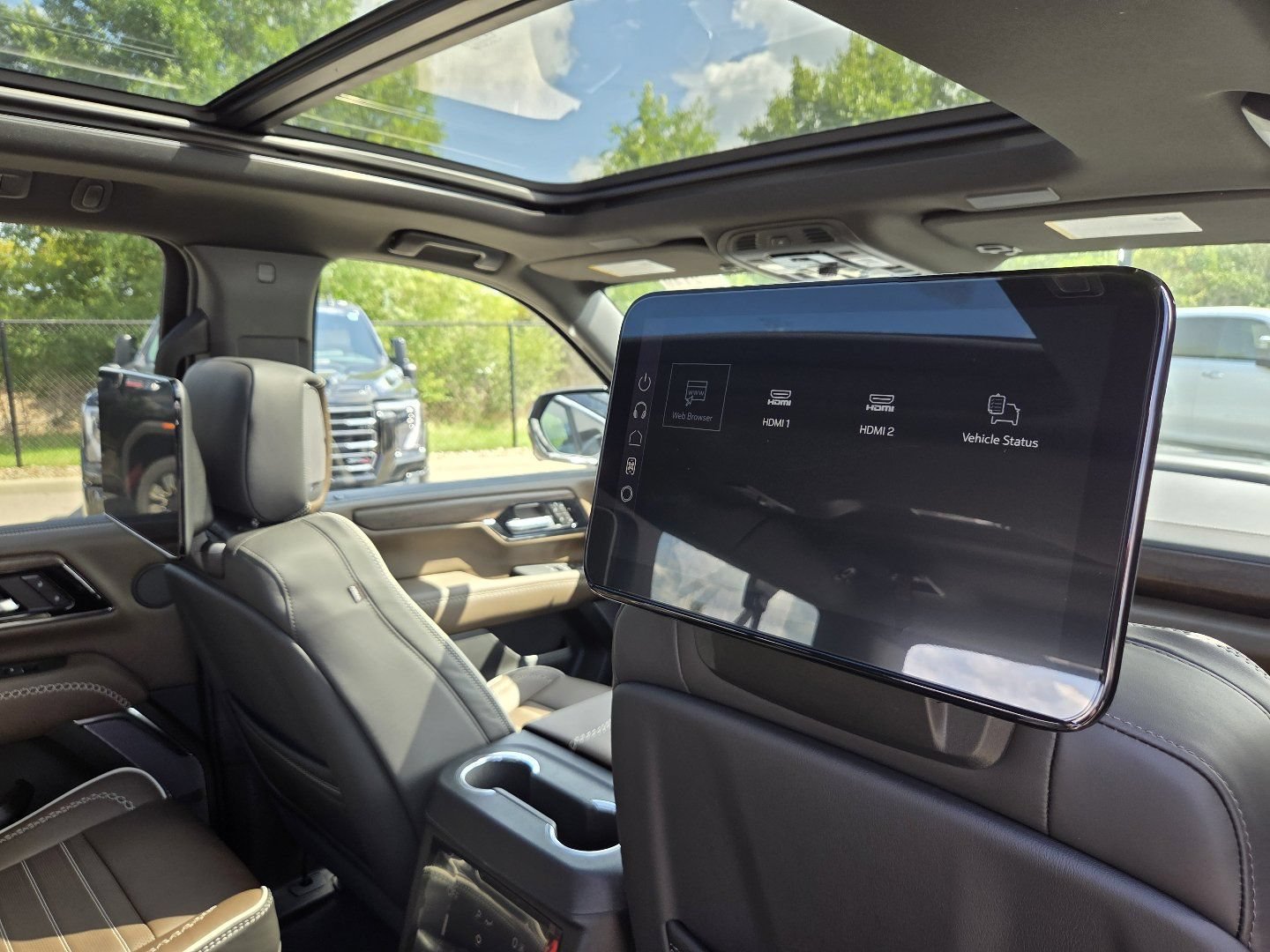 New 2026 GMC Yukon XL Denali Ultimate w/ LPO, Floor Liner Package AWD/4WD image 27