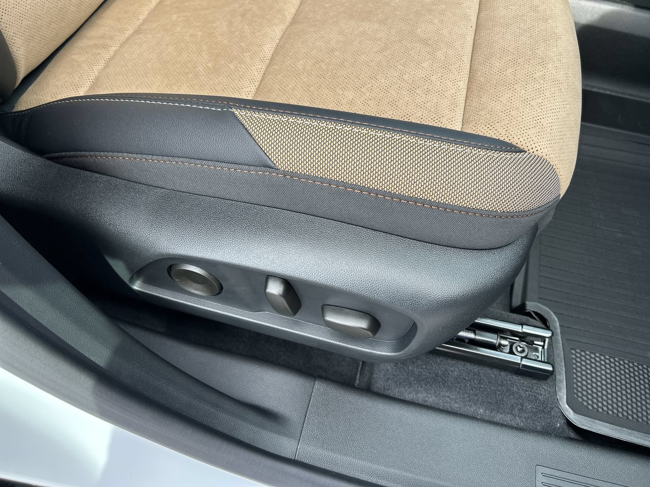 New 2027 Chevrolet Equinox ACTIV w/ Safety and Technology Package AWD/4WD image 15