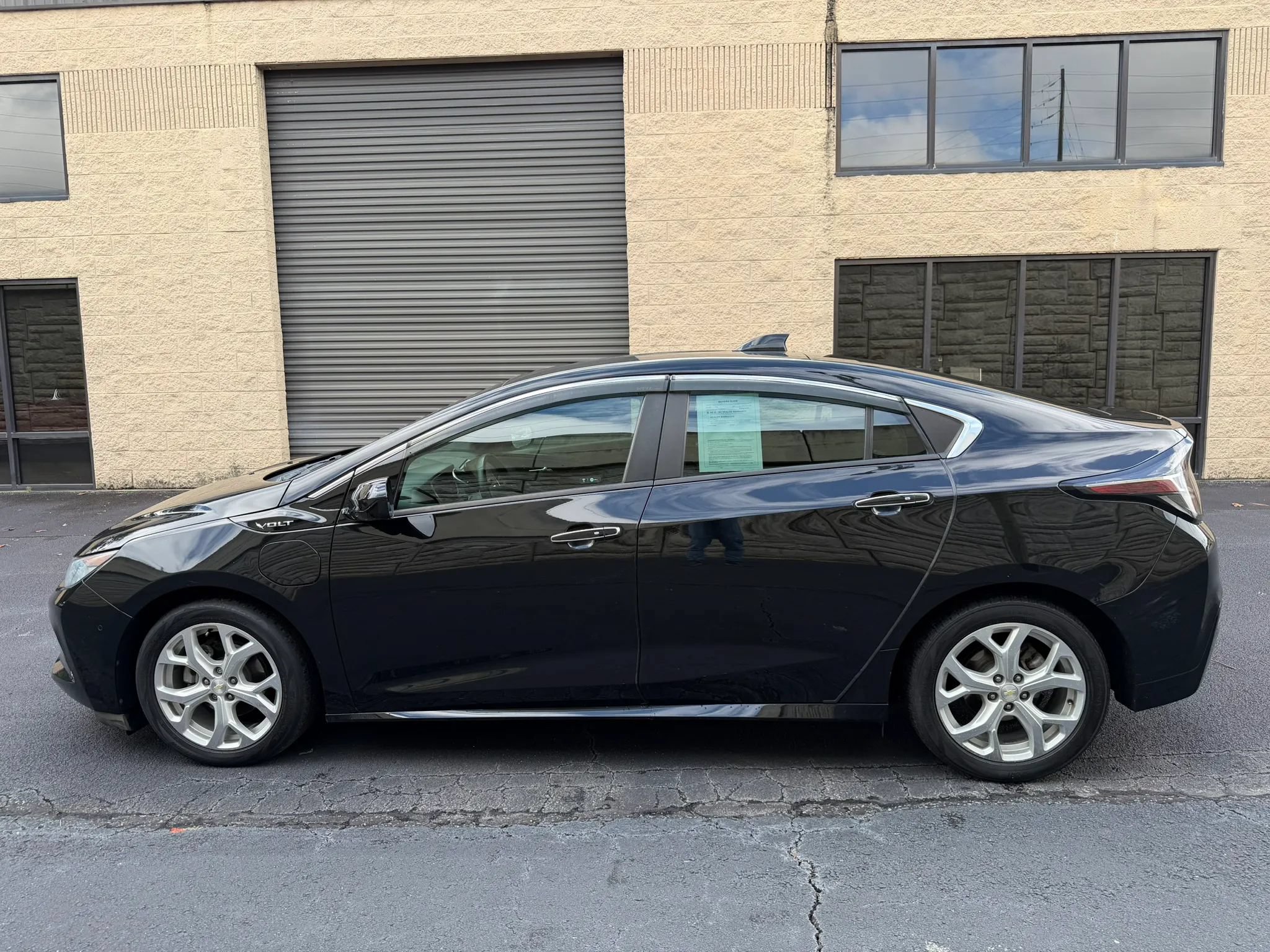 Used 2017 Chevrolet Volt Premier w/ Driver Confidence II Package FWD image 2