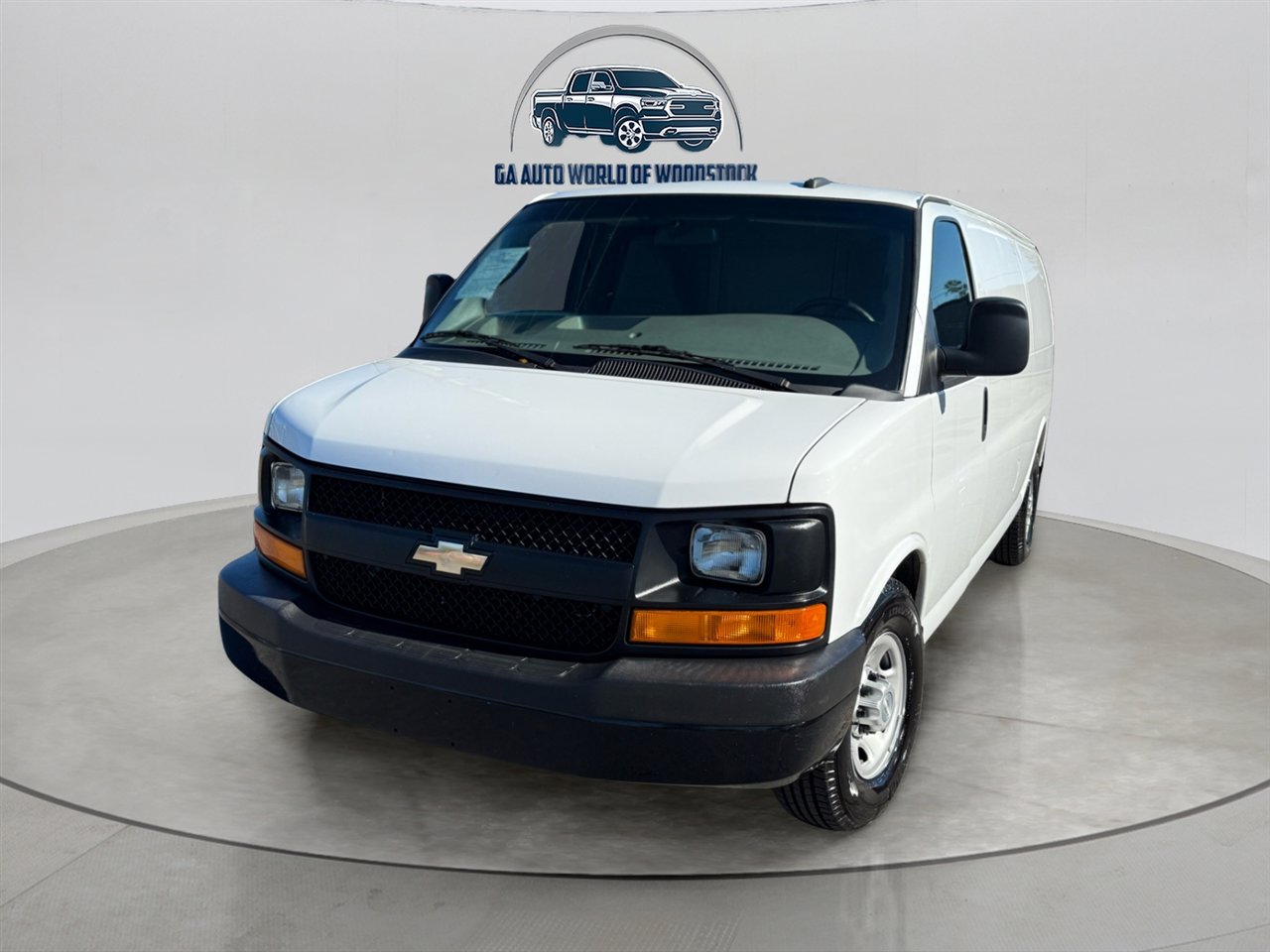 Used 2017 Chevrolet Express 3500 Extended image 1