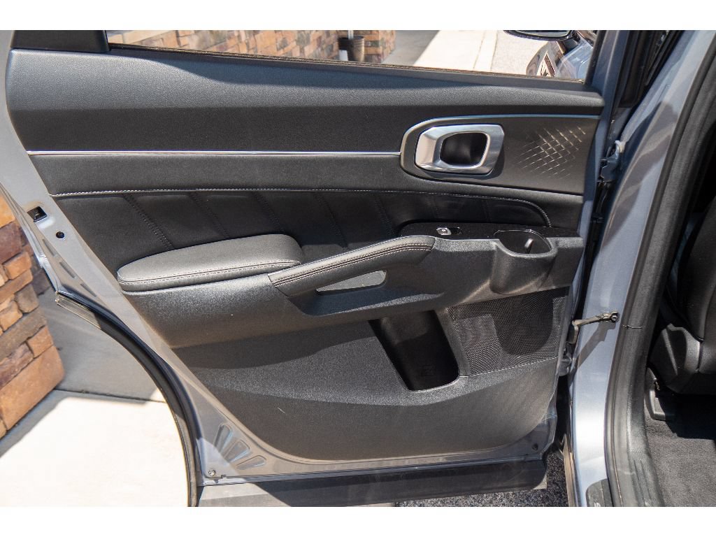Used 2023 Kia Sorento SX AWD/4WD image 19