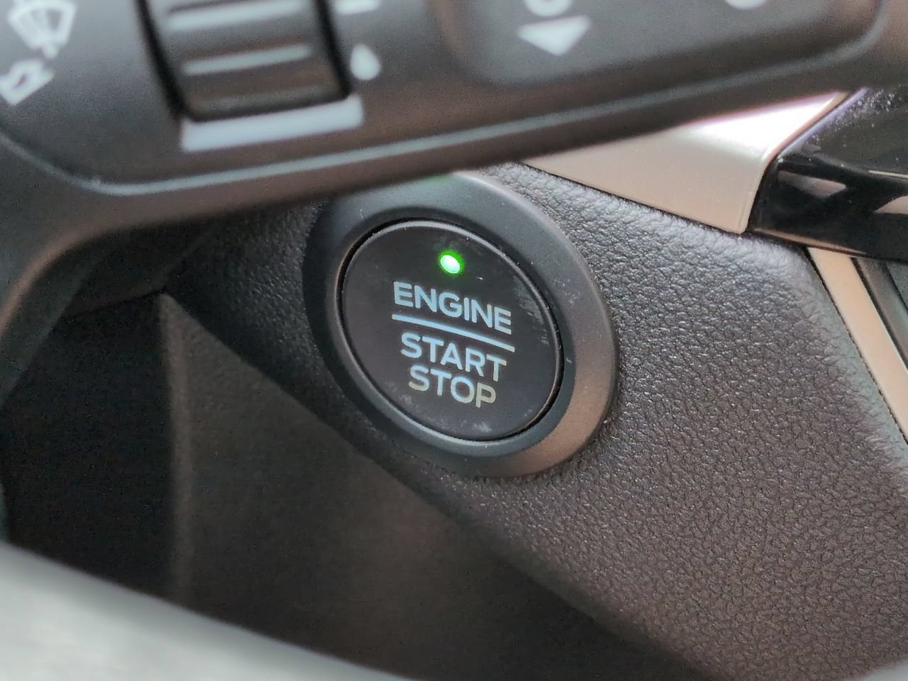 Used 2020 Ford Escape SE FWD image 28