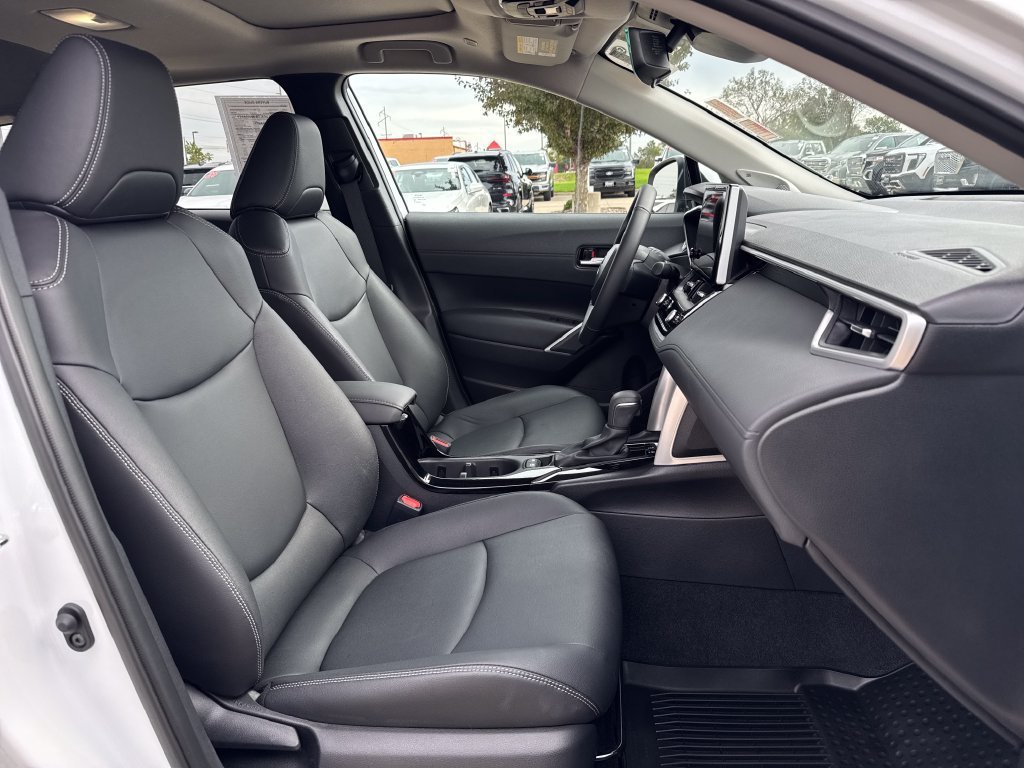 Used 2024 Toyota Corolla Cross XLE w/ Convenience Package AWD/4WD image 35