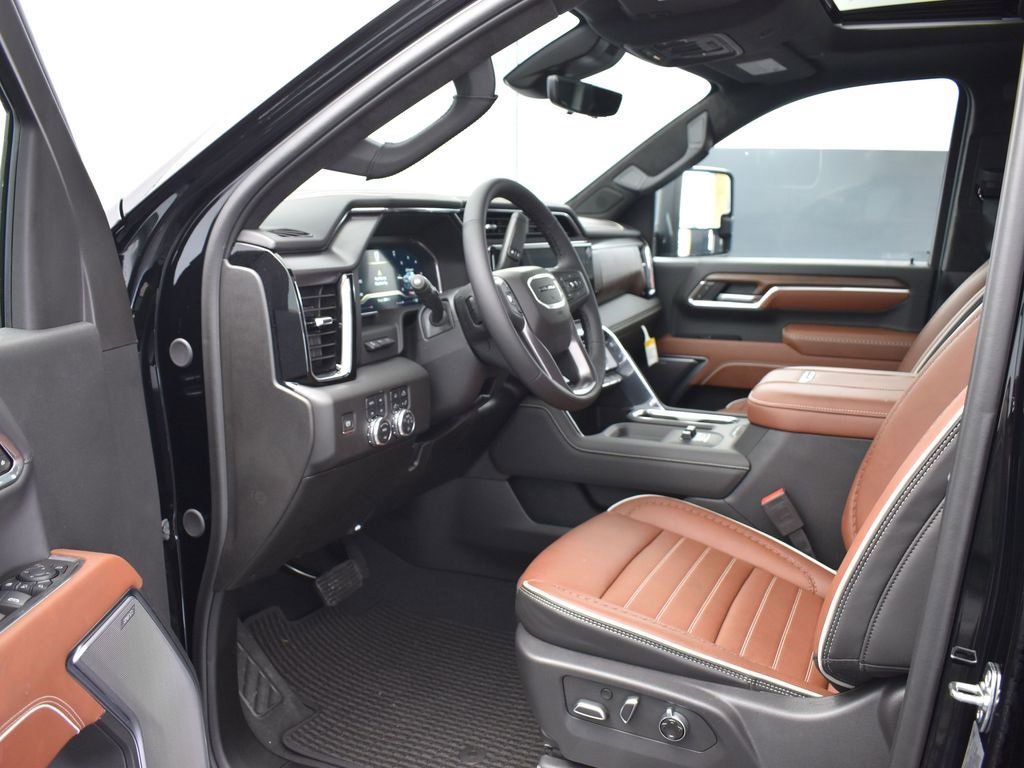 Used 2025 GMC Sierra 3500 Denali Ultimate w/ Snow Plow Prep/Camper Package image 8