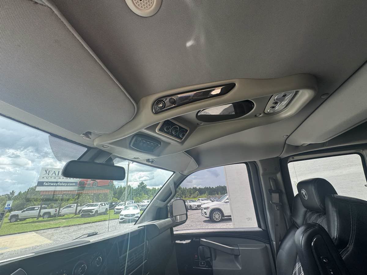 Used 2021 Chevrolet Express 2500 w/ Enhanced Convenience Package RWD image 17
