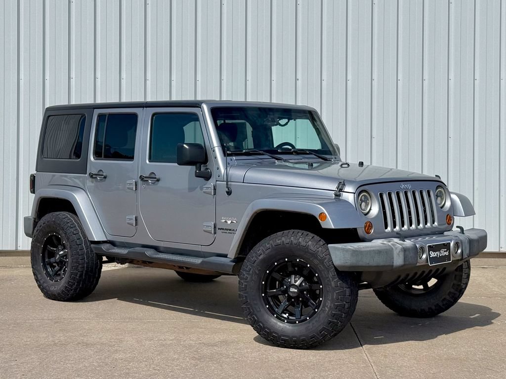 Used 2017 Jeep Wrangler Unlimited Sahara AWD/4WD image 8
