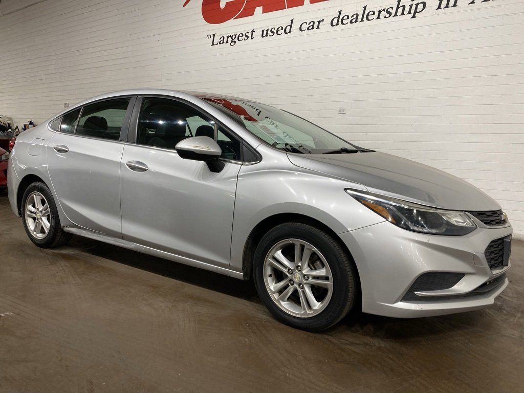 Used 2018 Chevrolet Cruze LT image 2