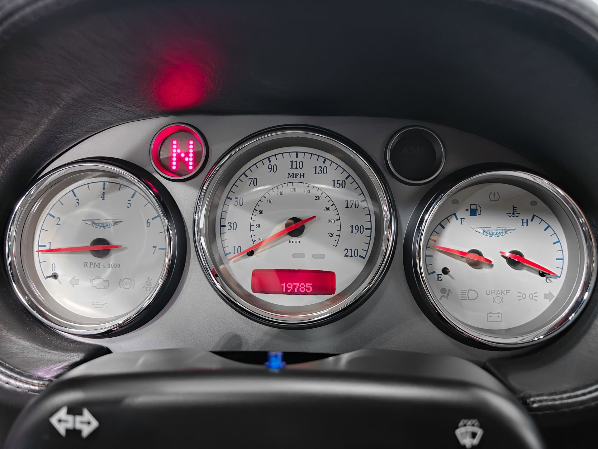 Used 2004 Aston Martin Vanquish RWD image 33
