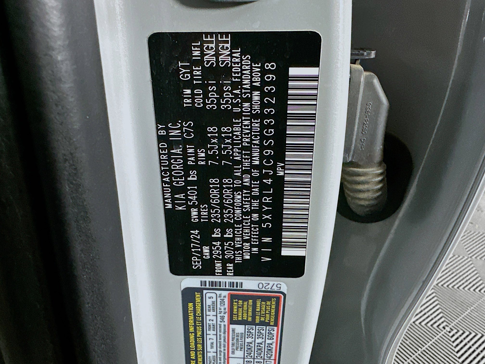 Used 2025 Kia Sorento S image 12