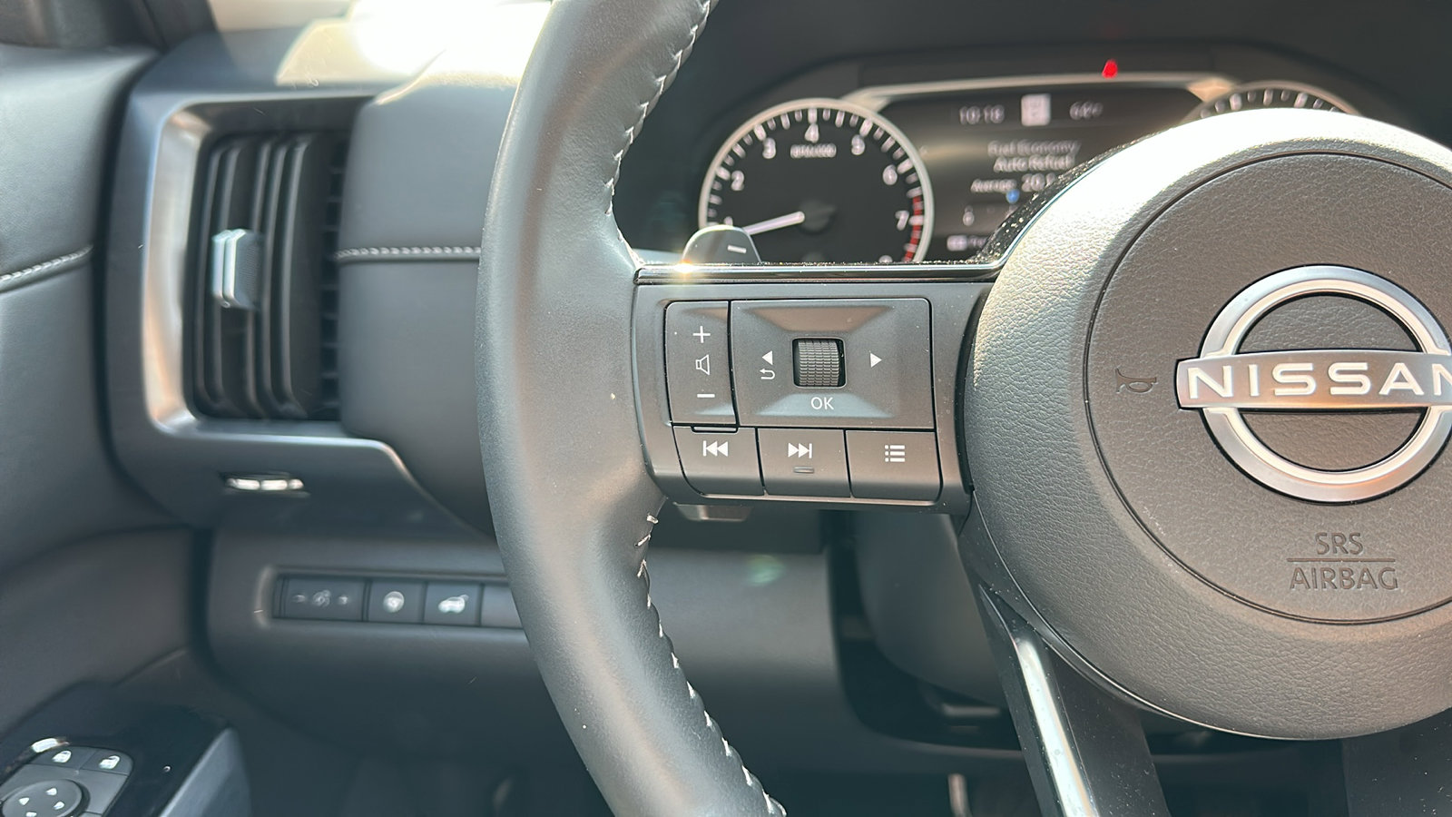 Certified 2025 Nissan Pathfinder SL image 14