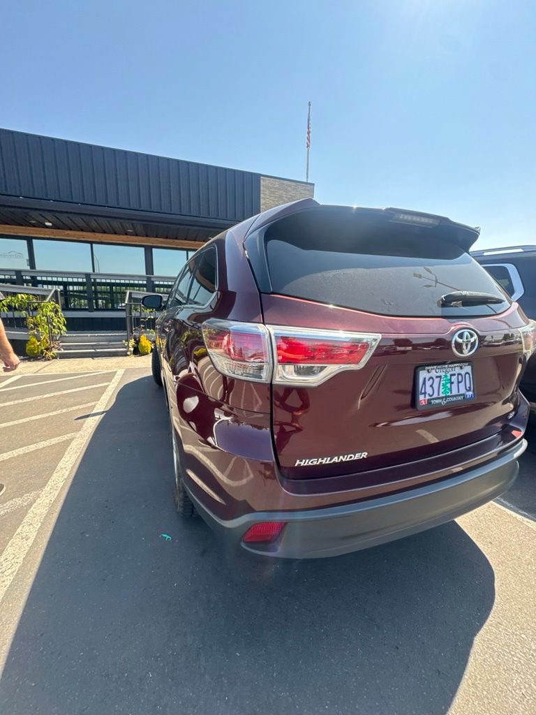 Used 2014 Toyota Highlander LE FWD image 4