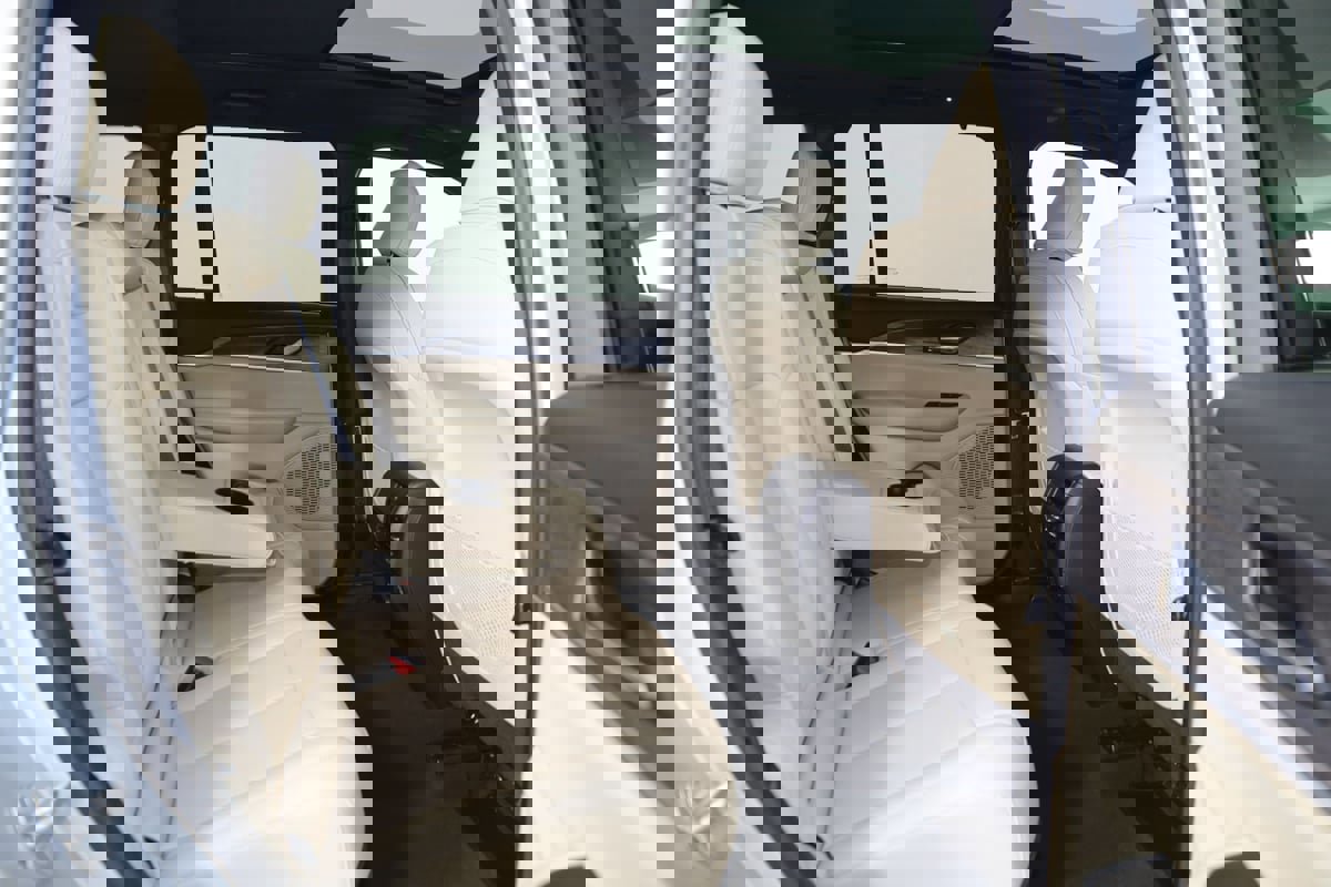 Used 2024 Jeep Grand Cherokee Limited w/ Luxury Tech Group II image 14