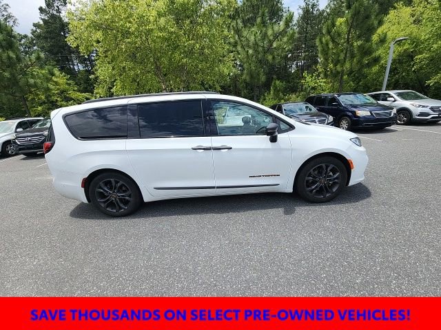 Used 2024 Chrysler Pacifica Touring-L w/ Road Tripper Package FWD image 17