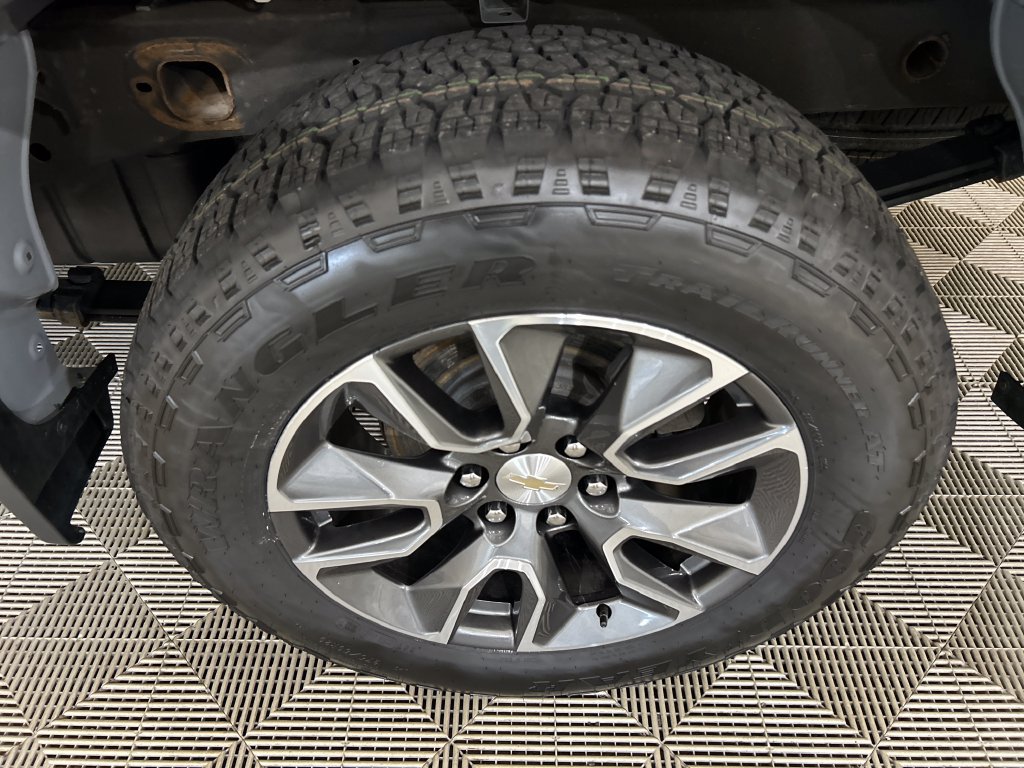 Used 2024 Chevrolet Silverado 1500 LT AWD/4WD image 11