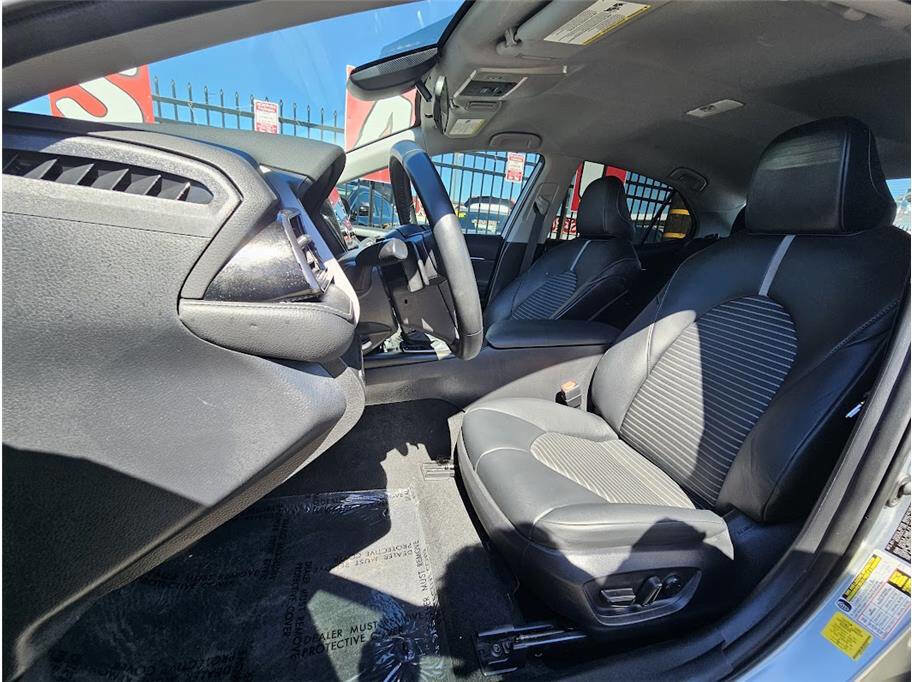 Used 2023 Toyota Camry SE image 6