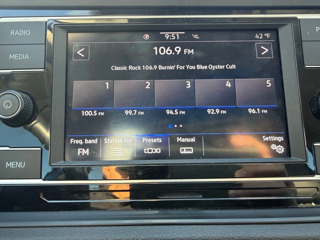 Used 2023 Volkswagen Jetta SE image 19