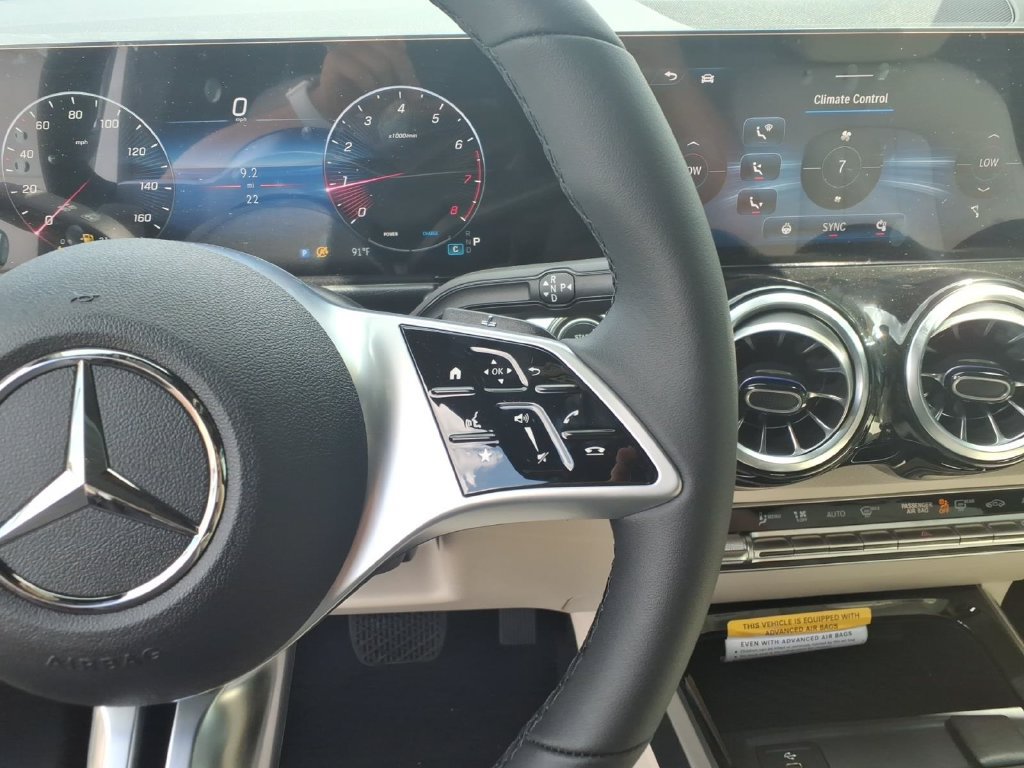New 2026 Mercedes-Benz GLB 250 4MATIC image 21