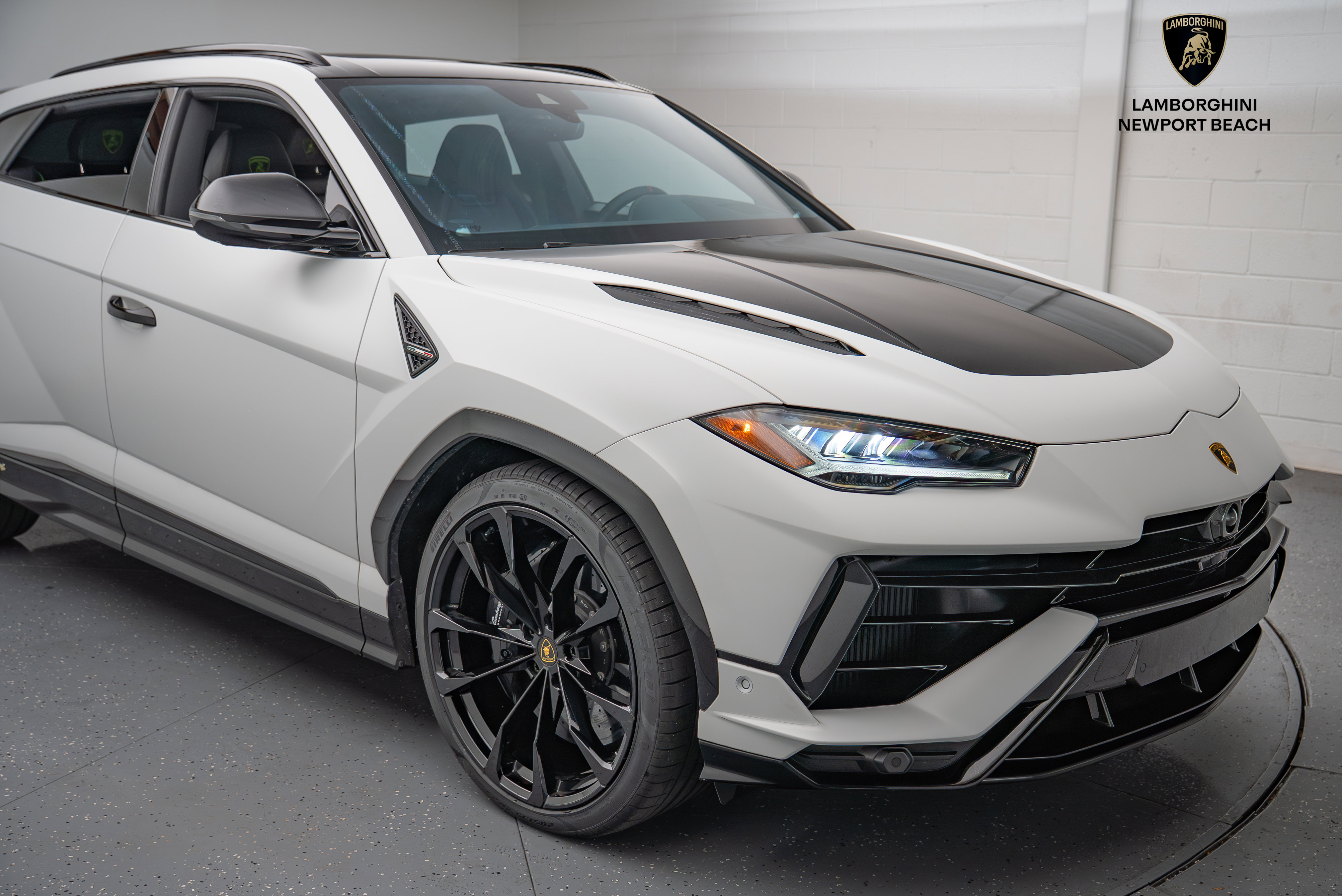 Used 2024 Lamborghini Urus S image 2