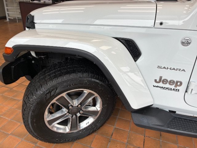Used 2022 Jeep Wrangler Unlimited Sahara w/ Cold Weather Group AWD/4WD image 13