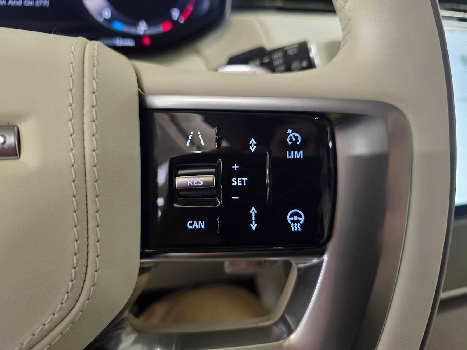 New 2026 Land Rover Range Rover SE image 32