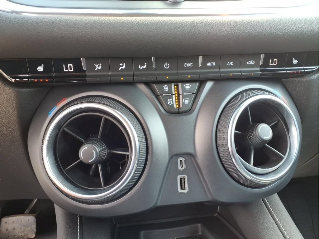 Certified 2024 Chevrolet Blazer LT w/ Convenience Package FWD image 11