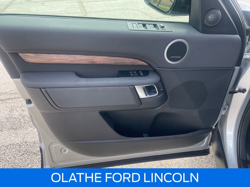 Used 2019 Land Rover Discovery HSE AWD/4WD image 10