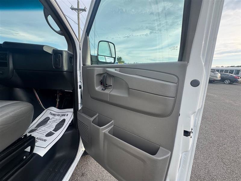 Used 2014 Chevrolet Express 3500 RWD image 40