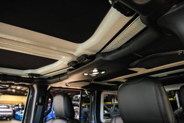 Used 2021 Jeep Wrangler Unlimited Sahara w/ Dual Top Group AWD/4WD image 17