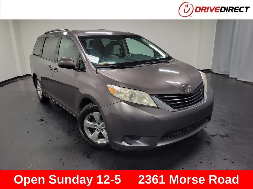 Used 2014 Toyota Sienna LE FWD image 1