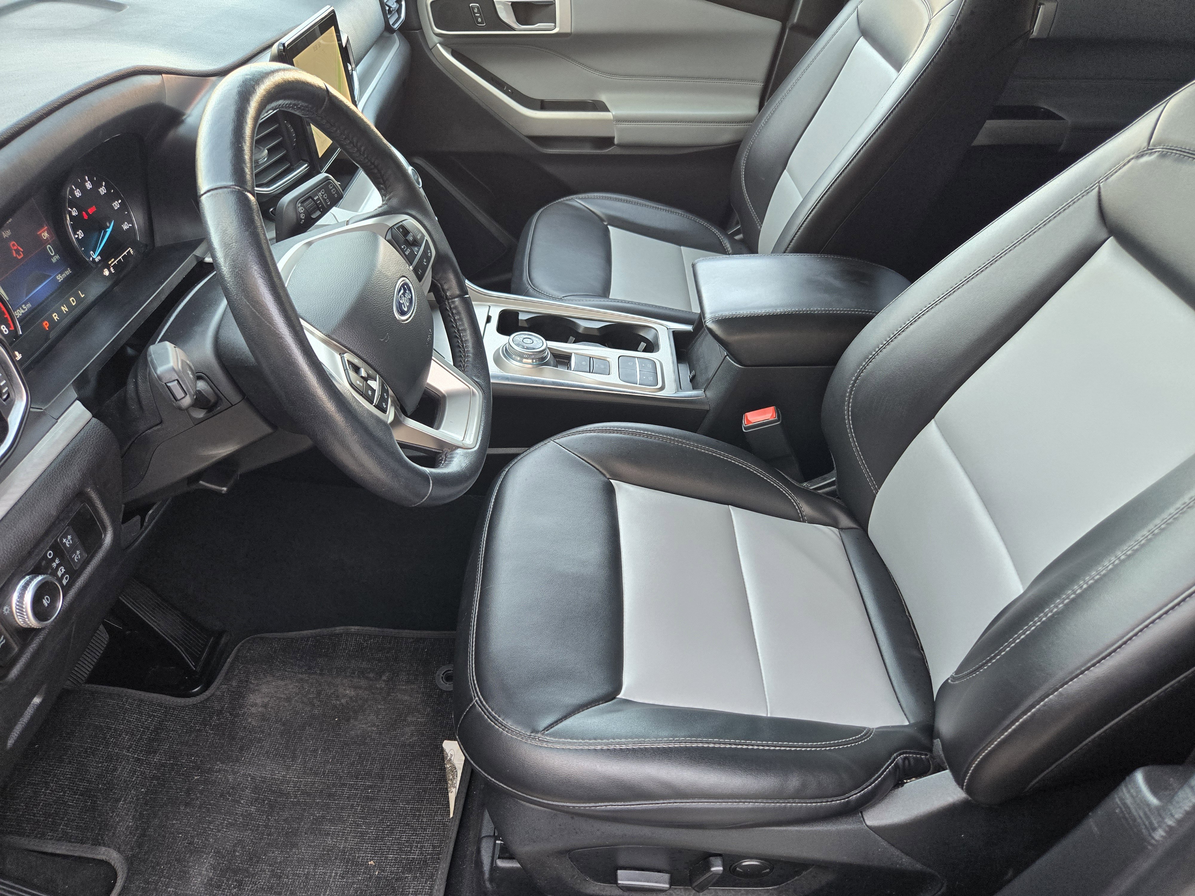 Certified 2022 Ford Explorer XLT w/ Equipment Group 202A image 9