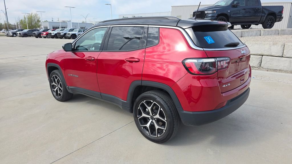 Used 2025 Jeep Compass Limited AWD/4WD image 3