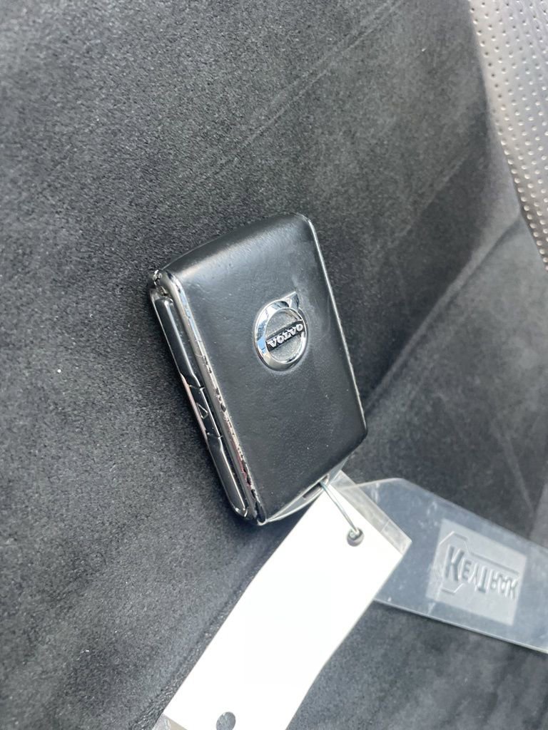 Used 2021 Volvo XC40 T5 R-Design w/ Advanced Package image 41