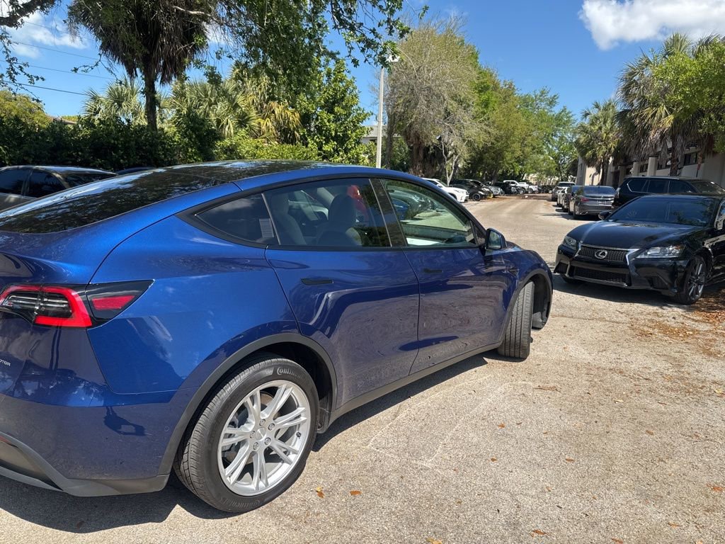 Used 2021 Tesla Model Y Long Range image 8