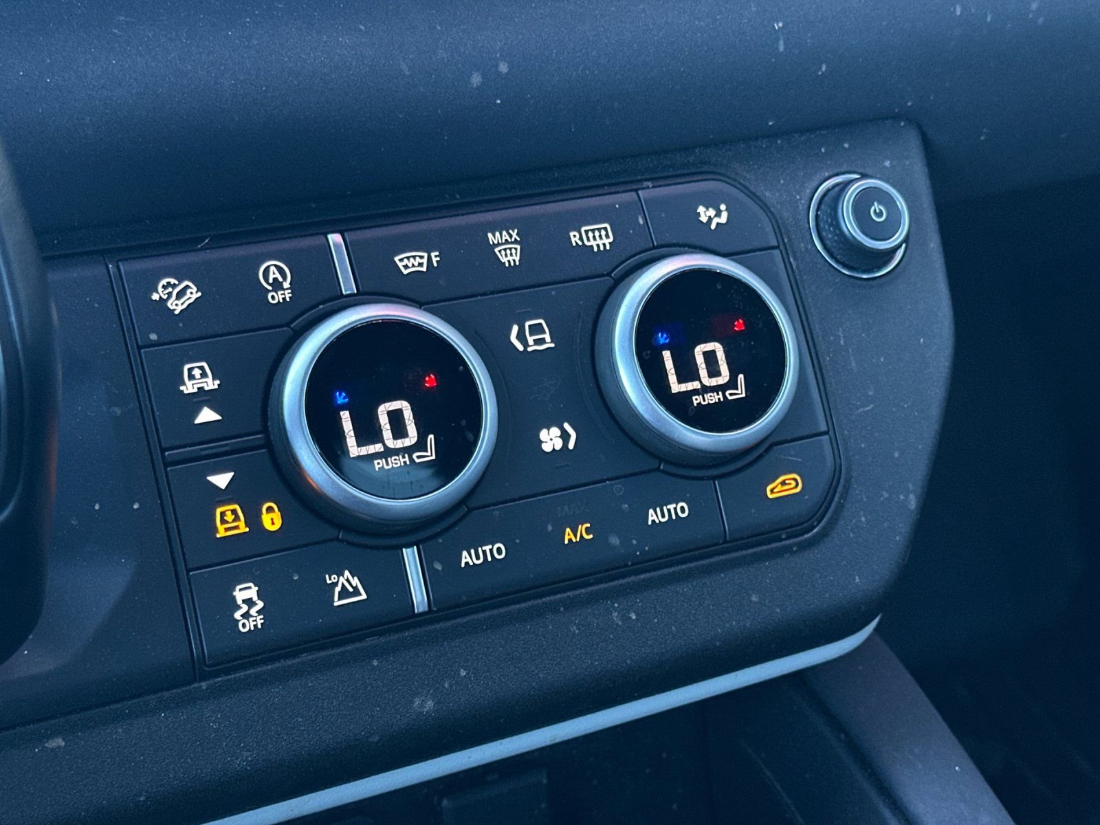 Used 2023 Land Rover Defender 110 X-Dynamic SE image 20