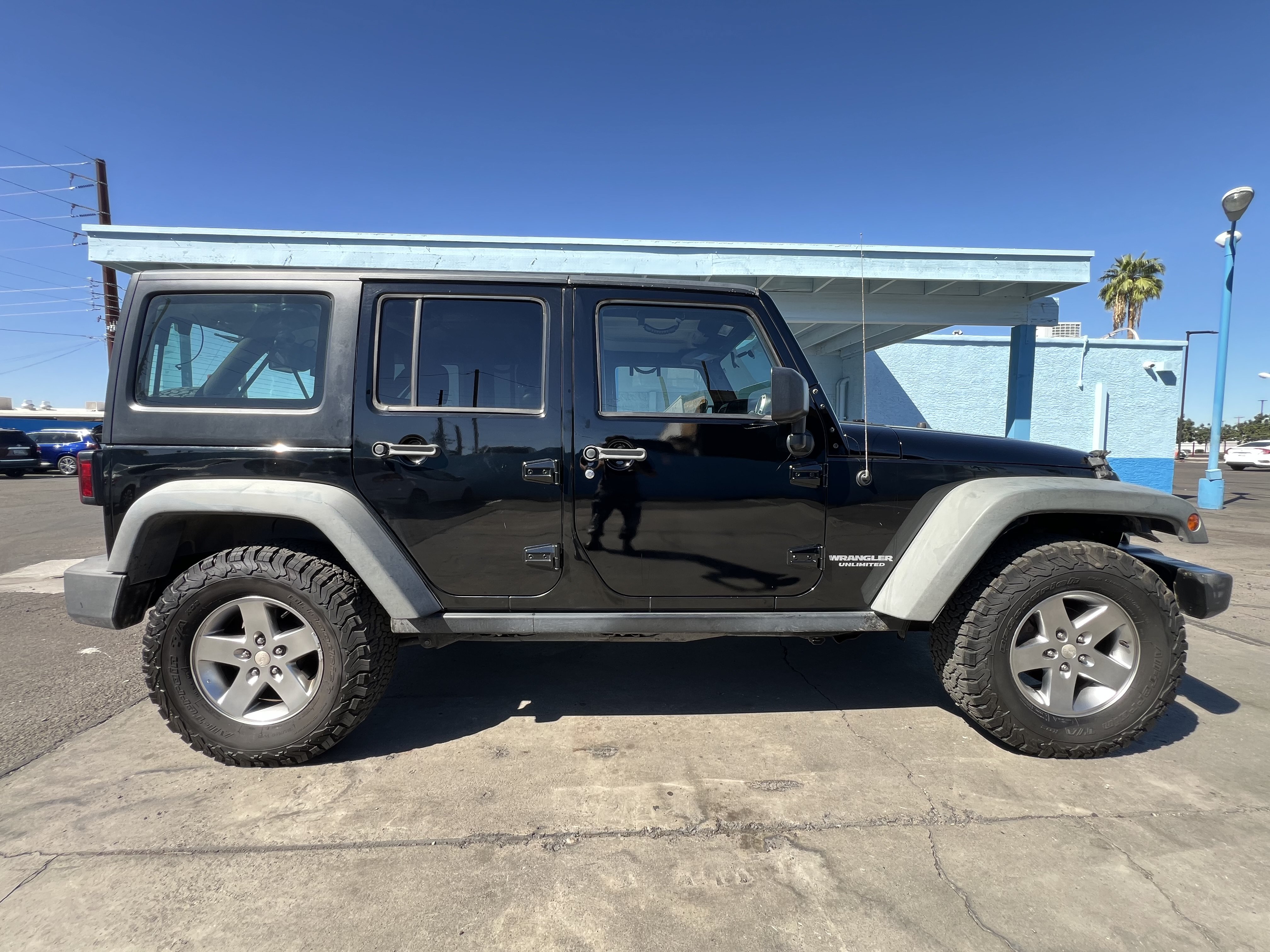Used 2012 Jeep Wrangler Unlimited Rubicon w/ Connectivity Group AWD/4WD image 2