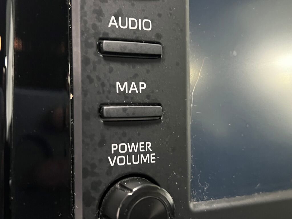 Used 2020 Toyota RAV4 LE image 13