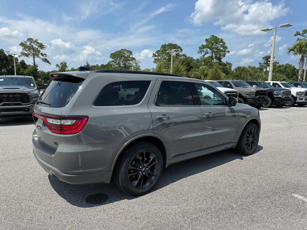 Used 2023 Dodge Durango R/T w/ Hemi Orange Plus Package AWD/4WD image 3