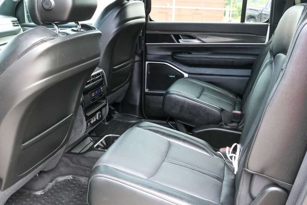 Used 2024 Jeep Wagoneer Series III AWD/4WD image 14