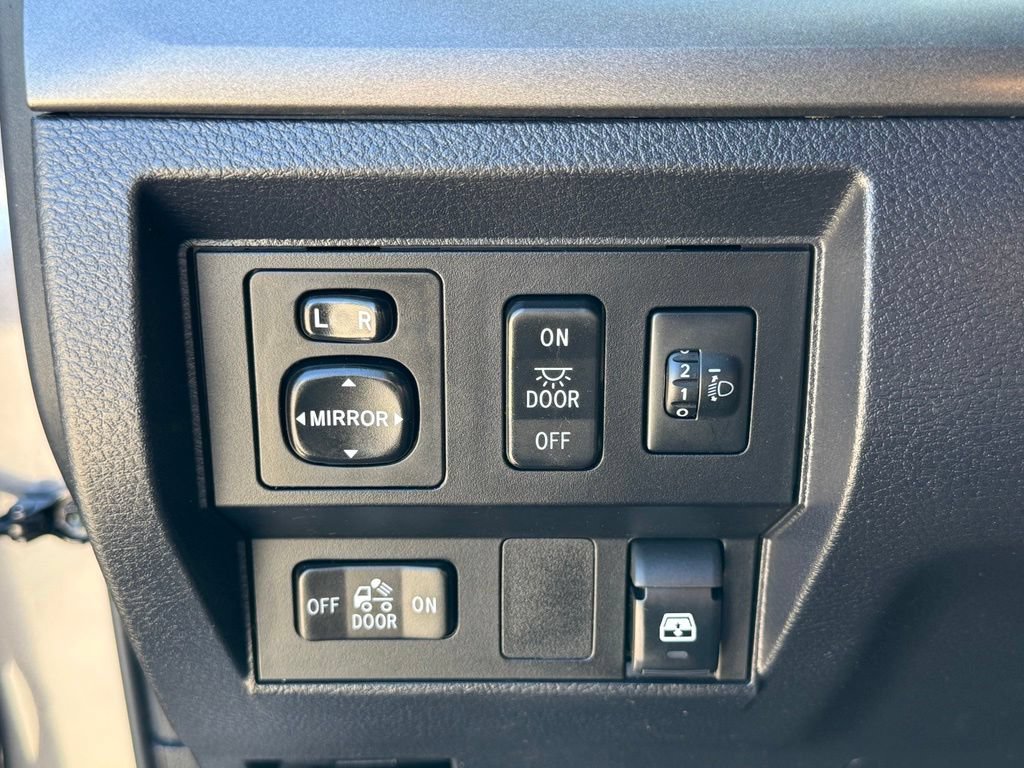 Used 2017 Toyota Tundra SR5 w/ SR5 Upgrade Package AWD/4WD image 27
