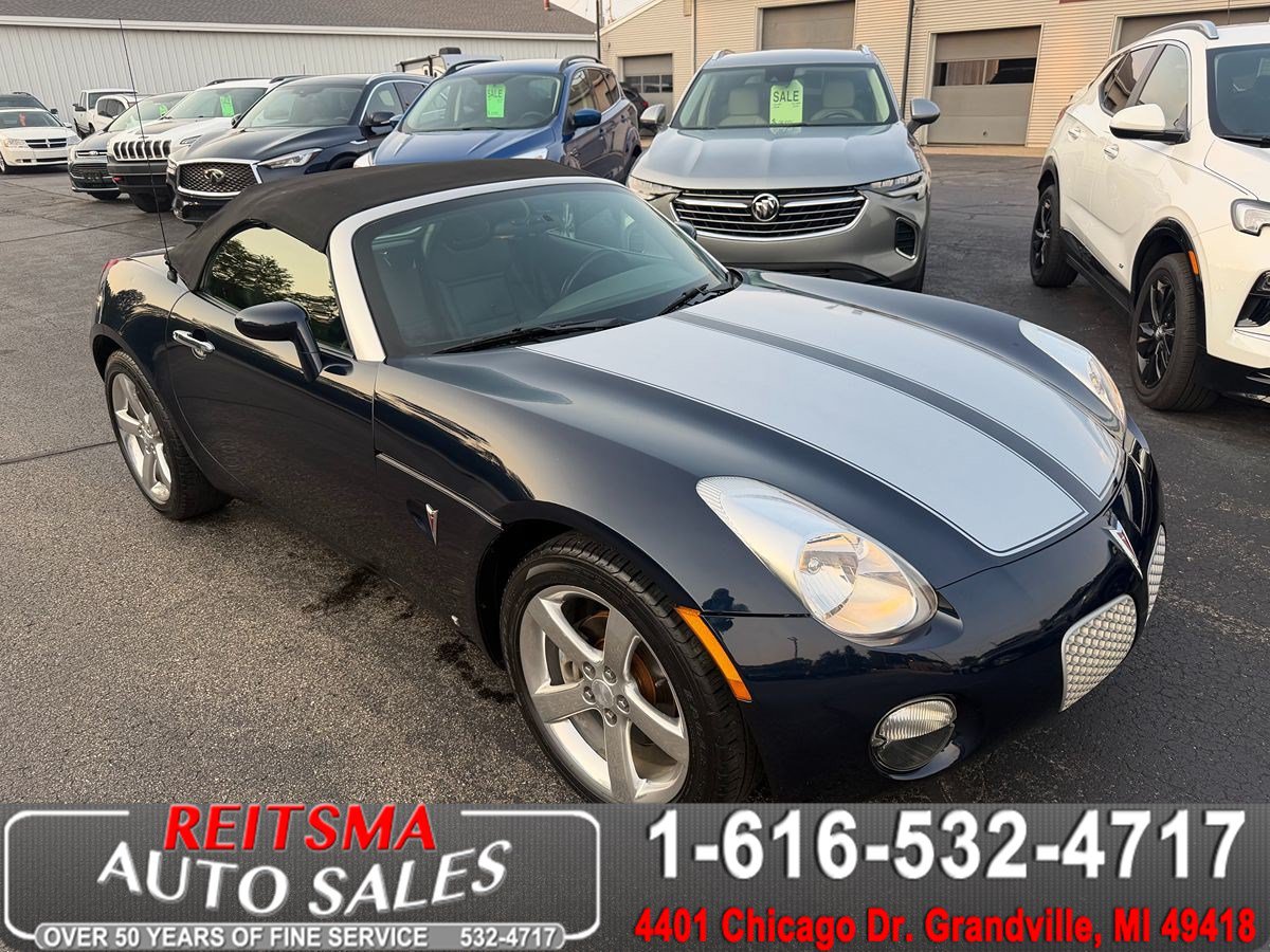 Used 2006 Pontiac Solstice Convertible w/ Premium Package RWD image 1