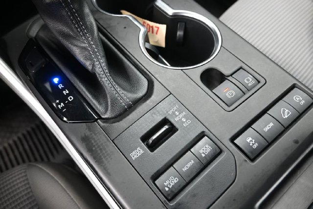 Used 2022 Toyota Highlander LE AWD/4WD image 22