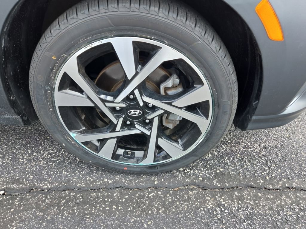 Used 2023 Hyundai Kona Limited w/ Cargo Package AWD/4WD image 16