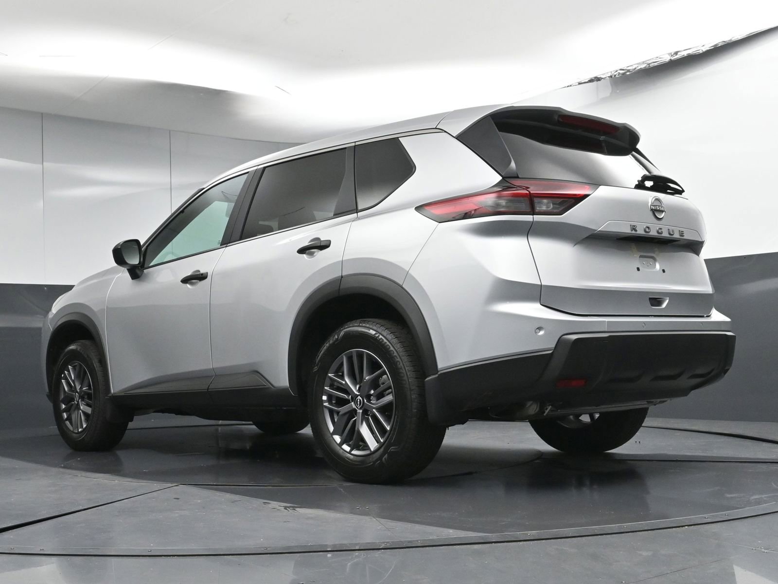 Used 2025 Nissan Rogue S image 25
