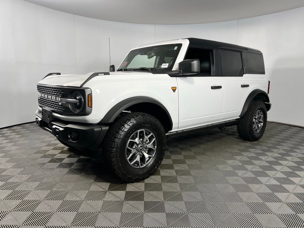 Used 2025 Ford Bronco Badlands image 3