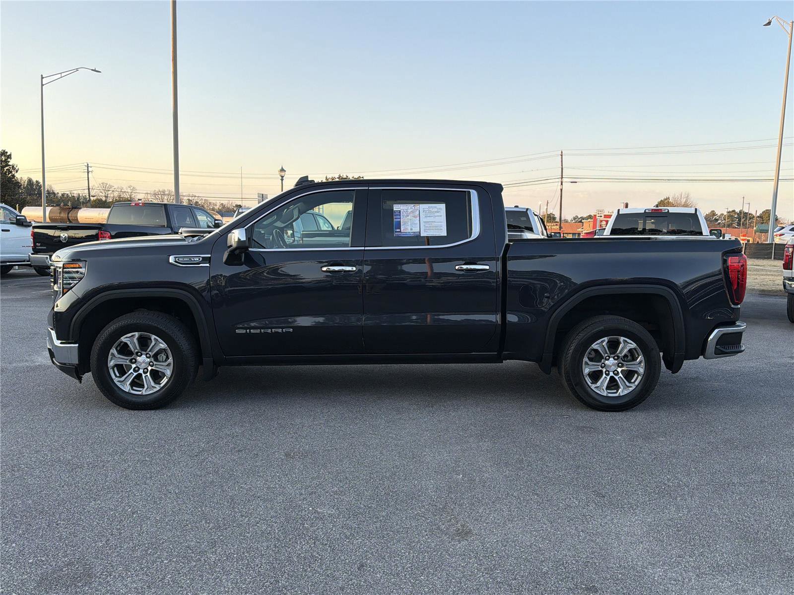 Used 2025 GMC Sierra 1500 SLT image 9