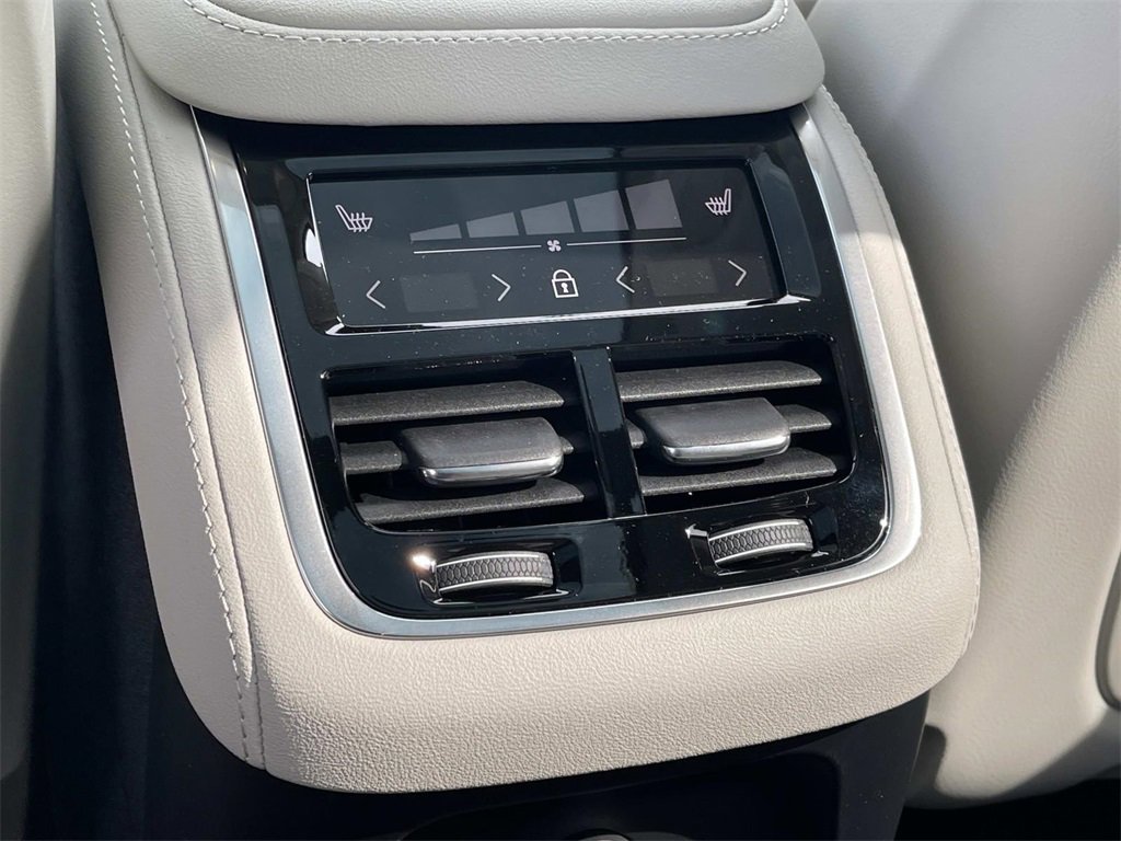New 2026 Volvo XC90 T8 Ultra image 17