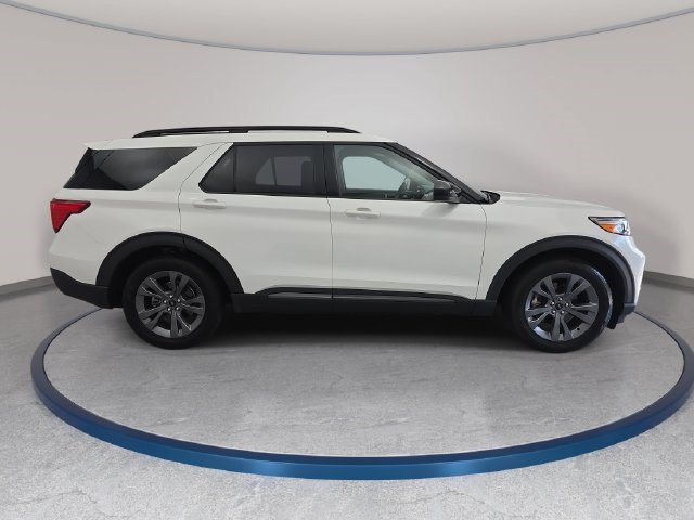 Used 2023 Ford Explorer XLT w/ Equipment Group 202A RWD image 4